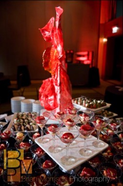 chicago corporate event photographer - sculpture at holiday party